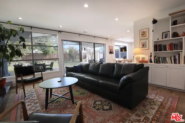 $949,995 | 7058 Petit Avenue, Van Nuys, CA 91406