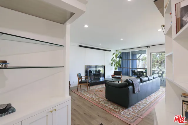 $949,995 | 7058 Petit Avenue, Van Nuys, CA 91406