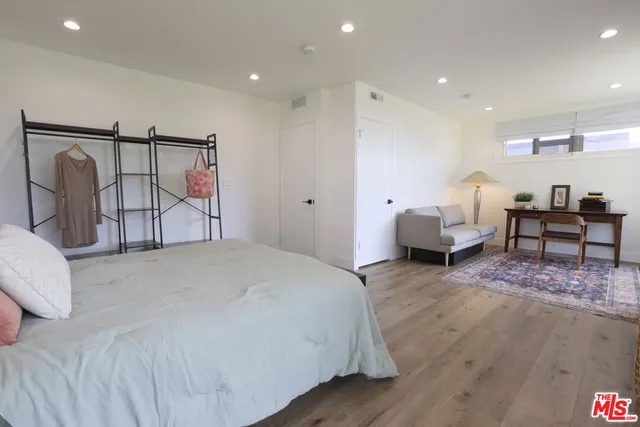 $949,995 | 7058 Petit Avenue, Van Nuys, CA 91406