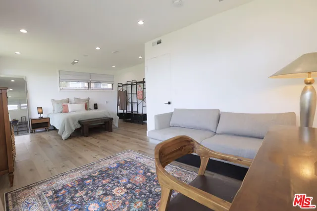 $949,995 | 7058 Petit Avenue, Van Nuys, CA 91406