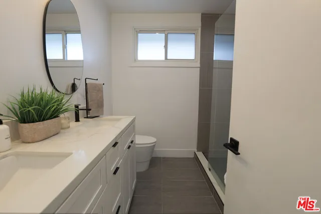 $949,995 | 7058 Petit Avenue, Van Nuys, CA 91406