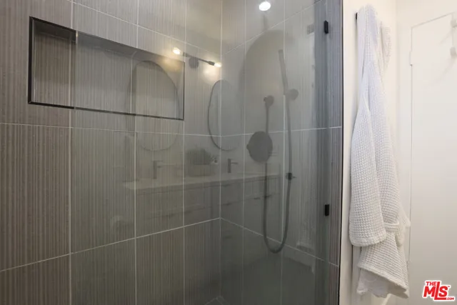 $949,995 | 7058 Petit Avenue, Van Nuys, CA 91406