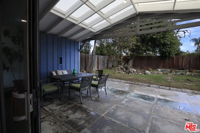 $949,995 | 7058 Petit Avenue, Van Nuys, CA 91406