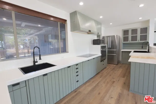 $949,995 | 7058 Petit Avenue, Van Nuys, CA 91406