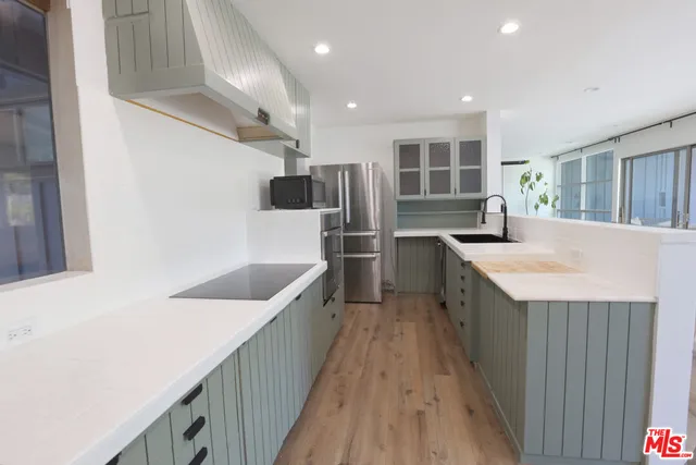 $949,995 | 7058 Petit Avenue, Van Nuys, CA 91406