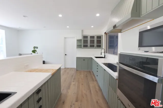 $949,995 | 7058 Petit Avenue, Van Nuys, CA 91406