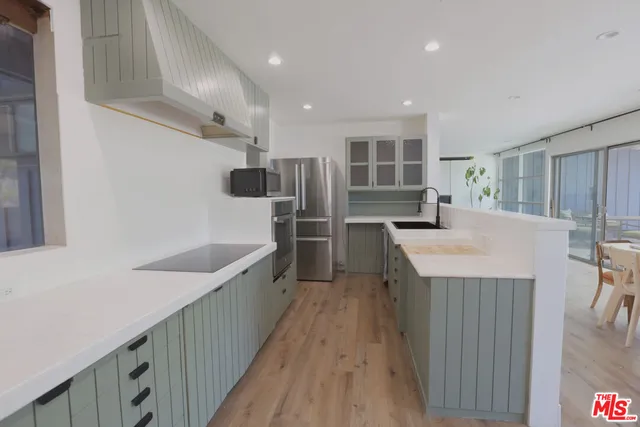 $949,995 | 7058 Petit Avenue, Van Nuys, CA 91406