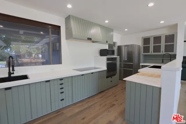 $949,995 | 7058 Petit Avenue, Van Nuys, CA 91406