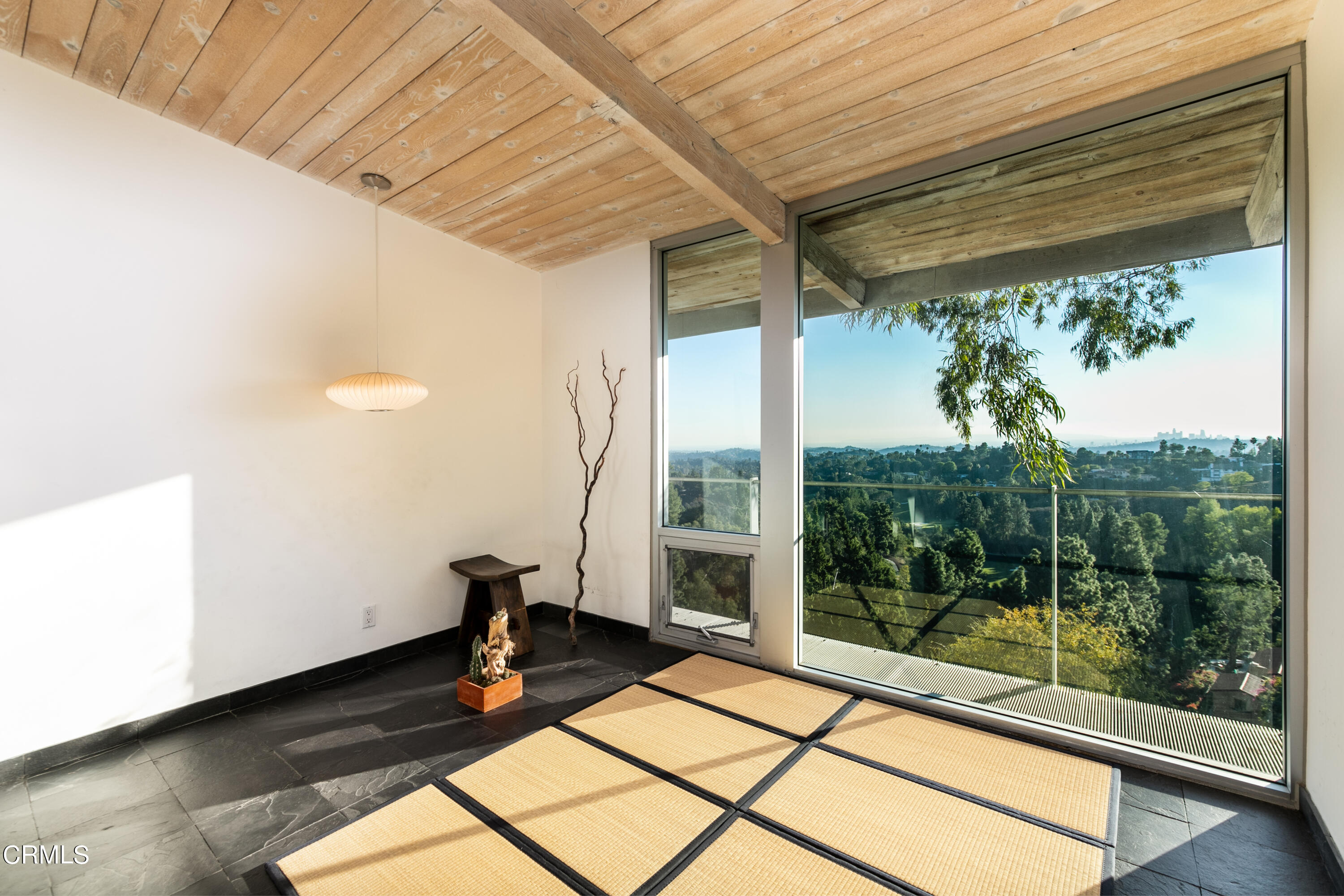 1290 Fairlawn Way Pasadena, CA 91105 - Photo 17 of 30 a room with porch