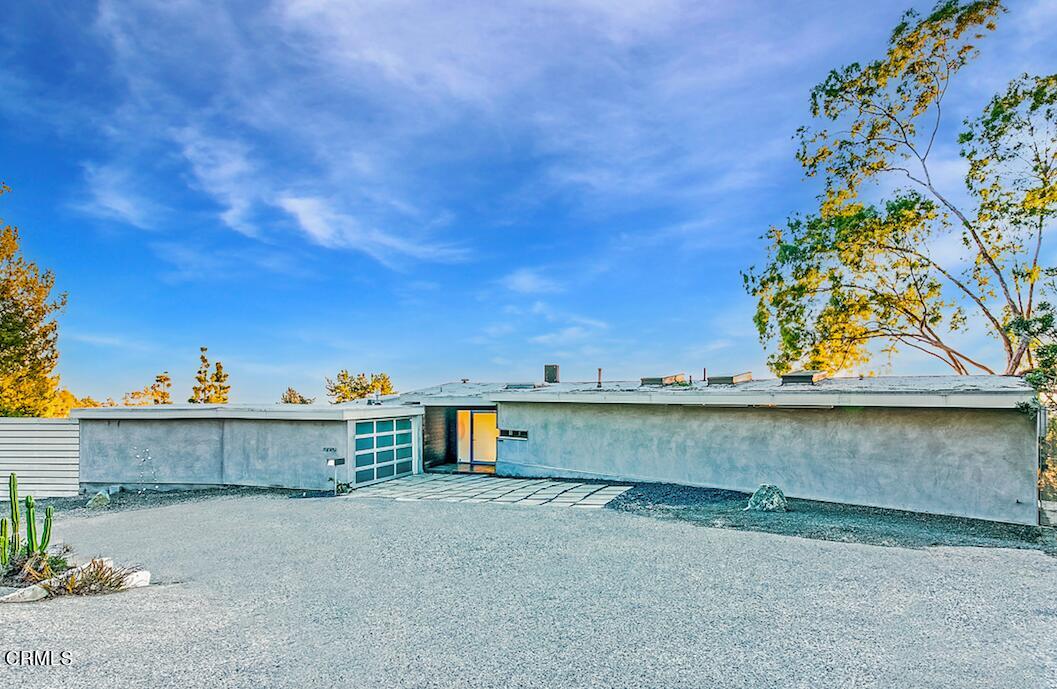 1290 Fairlawn Way Pasadena, CA 91105 - Photo 4 of 30 a view of a big yard