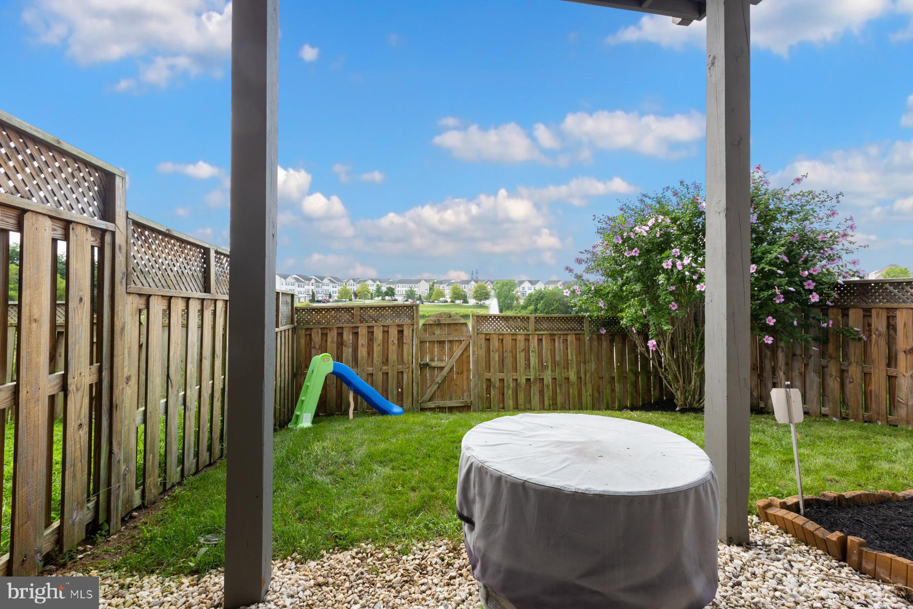 25125 Sweetspire Square Aldie, VA 20105 - Photo 41 of 55 Fenced in yard
