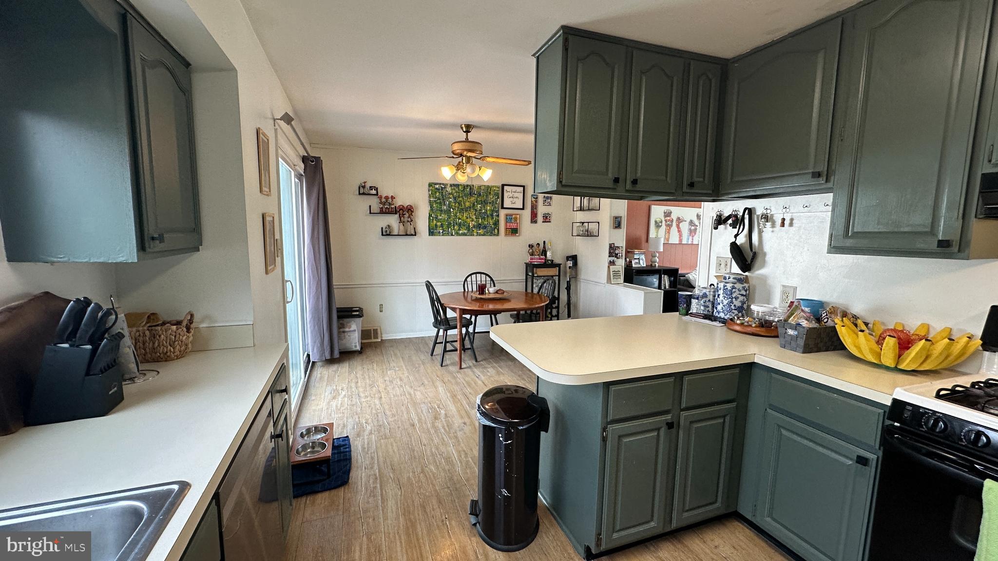 228 Embleton Road Owings Mills, MD 21117 - Photo 5 of 31 Charming kitchen with modern touches.