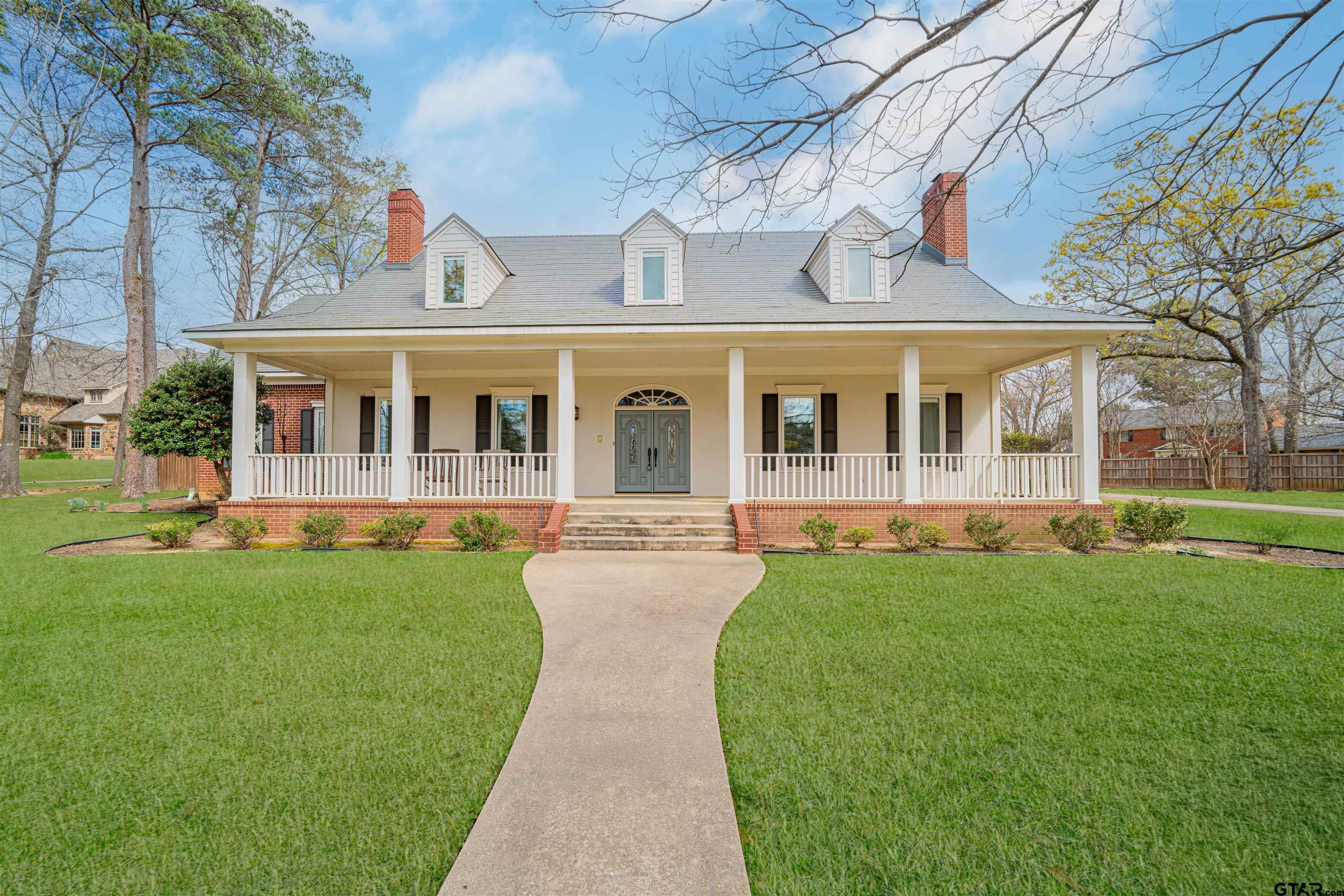 3 Lakeside Drive Longview, TX 75604 - Photo 41 of 41 front view of a house with a yard