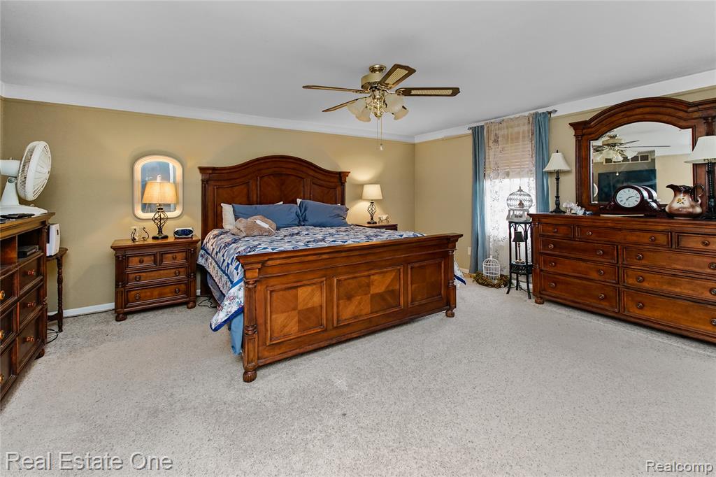 21462 Meridian Road Grosse Ile, MI 48138 - Photo 21 of 36 Gallery Image 21