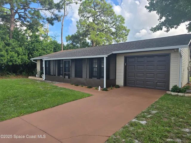 a view of a house with a yard and garage