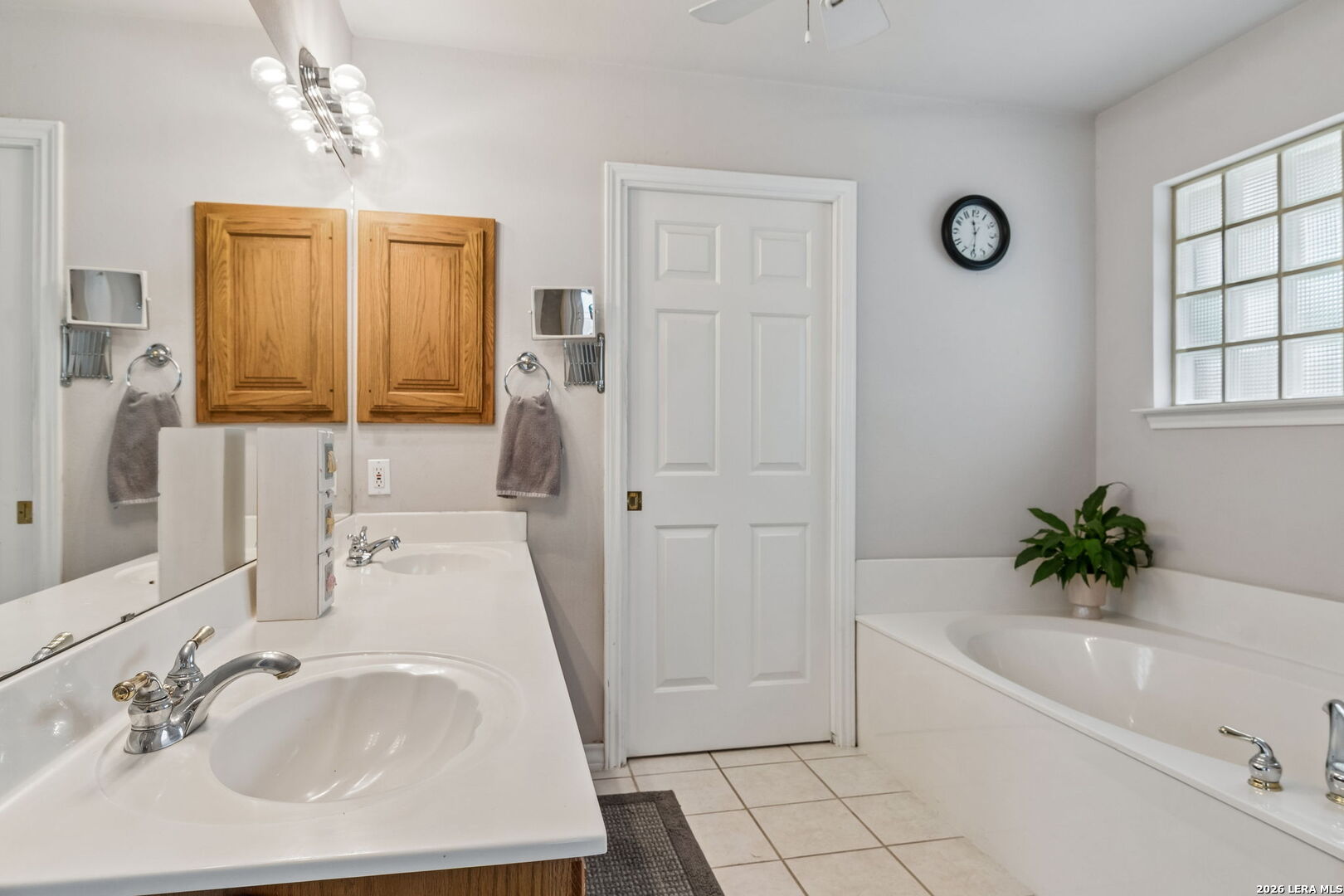 188 Guadalupe Ranch Lane Seguin, TX 78155 - Photo 55 of 56 a bathroom with a tub sink and mirror