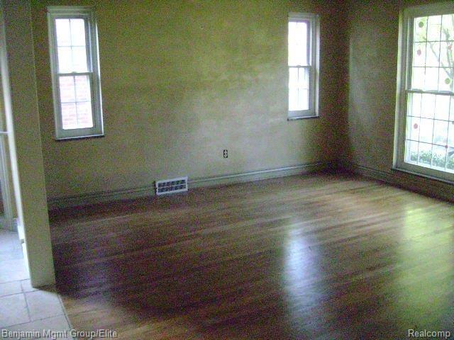 352 Merriweather Road Grosse Pointe, MI 48236 - Photo 3 of 11 Dining room