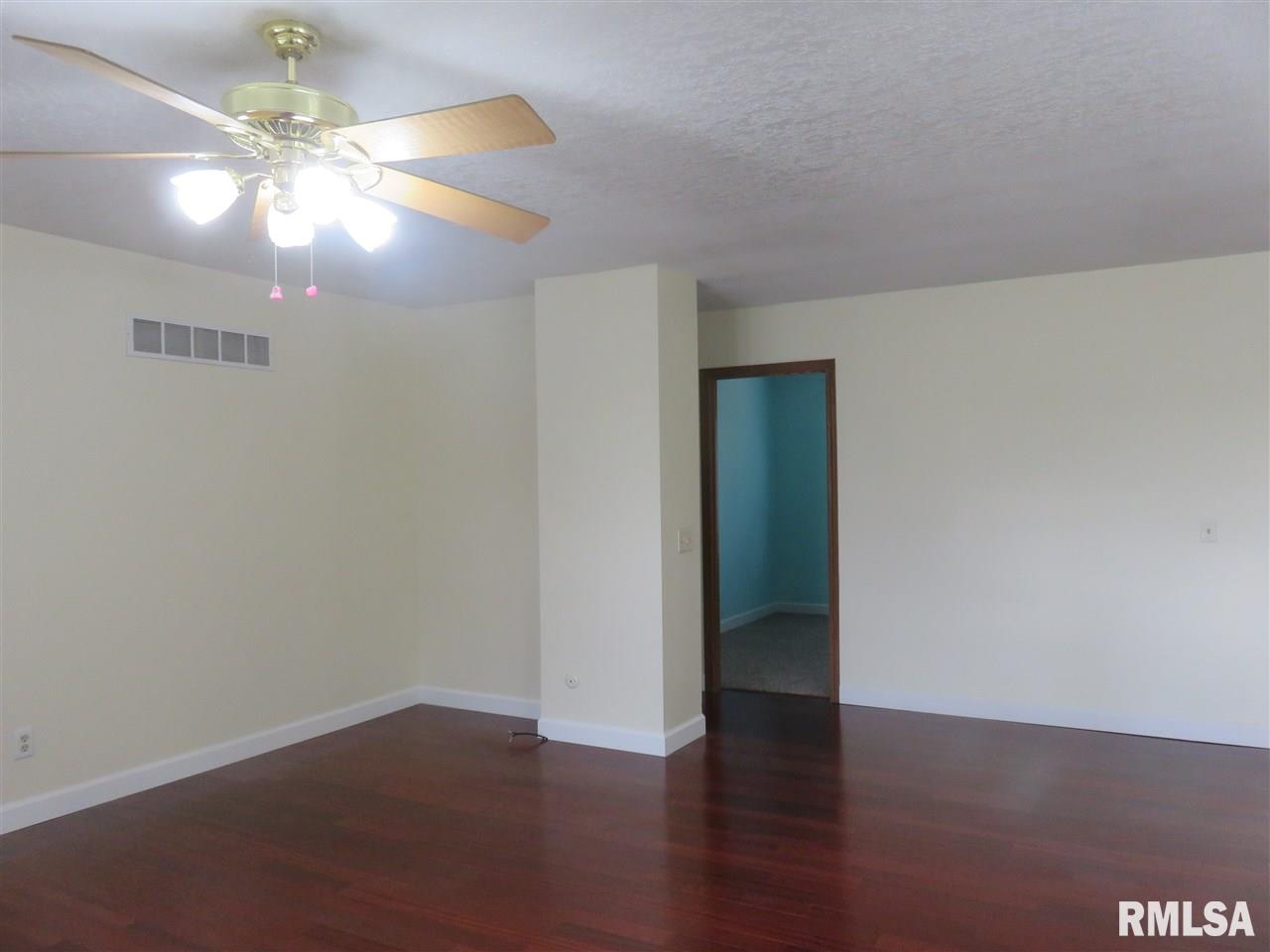 6112 Appomattox Road Davenport, IA 52806 - Photo 3 of 24 Gallery Image 3