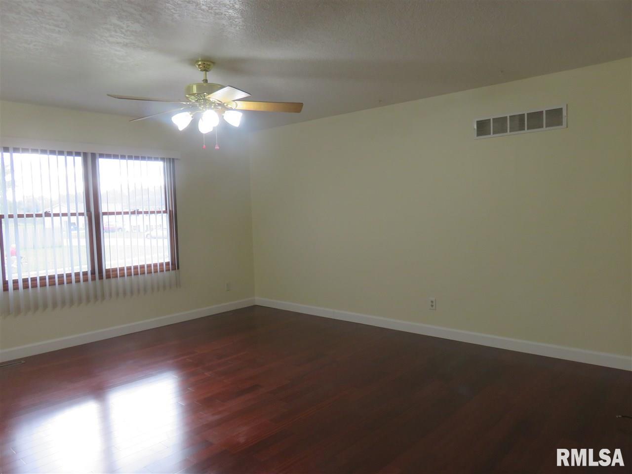 6112 Appomattox Road Davenport, IA 52806 - Photo 5 of 24 Gallery Image 5