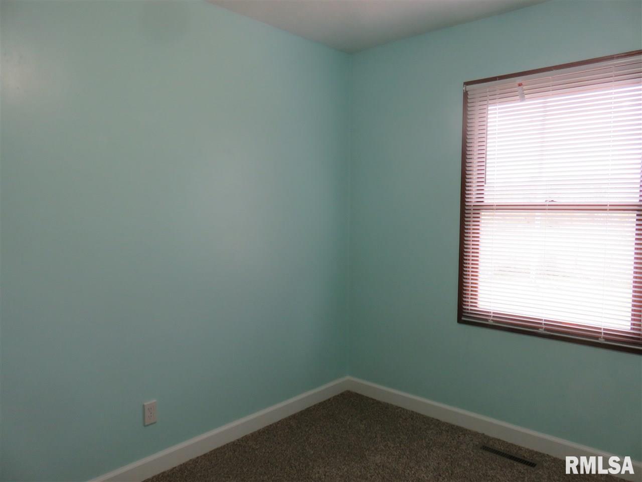 6112 Appomattox Road Davenport, IA 52806 - Photo 8 of 24 Gallery Image 8