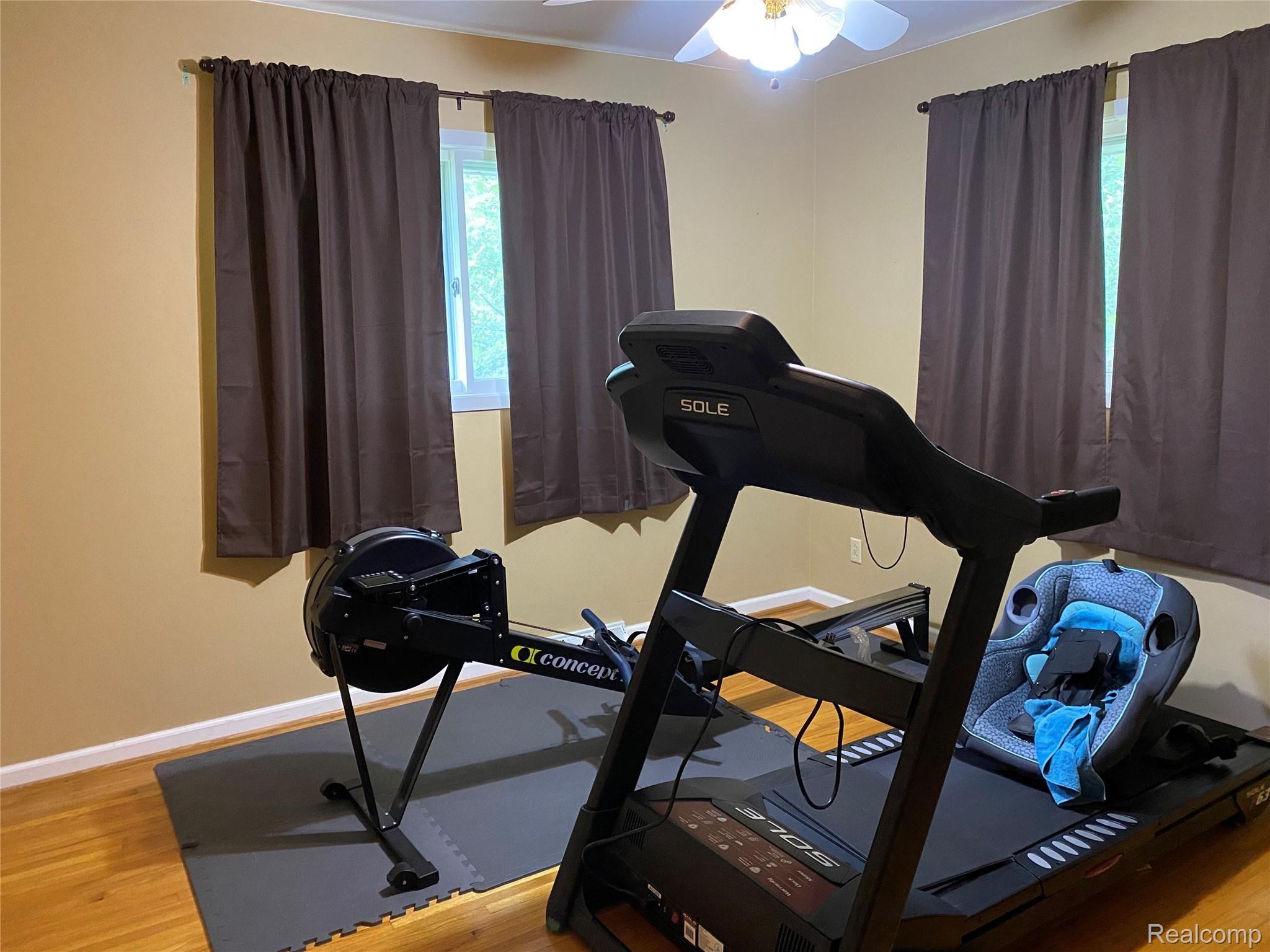 2711 Walbridge Drive Rochester, MI 48307 - Photo 43 of 53 189E955B-BCB1-4827-AA0D-E7B3DB1FFED2.jpeg