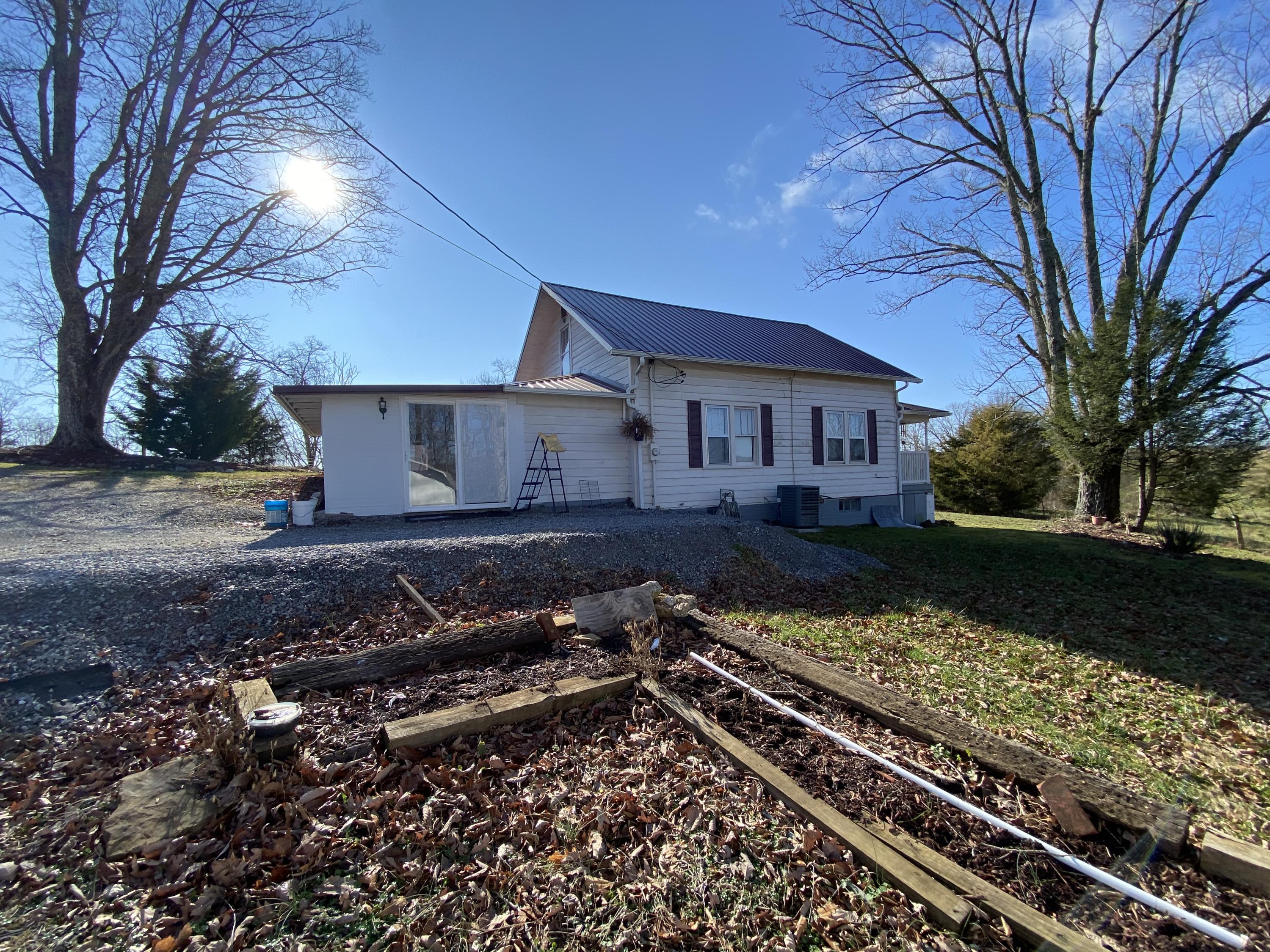 729 Dividing Ridge Road Speedwell, TN 37870 - Photo 4 of 27 Side view