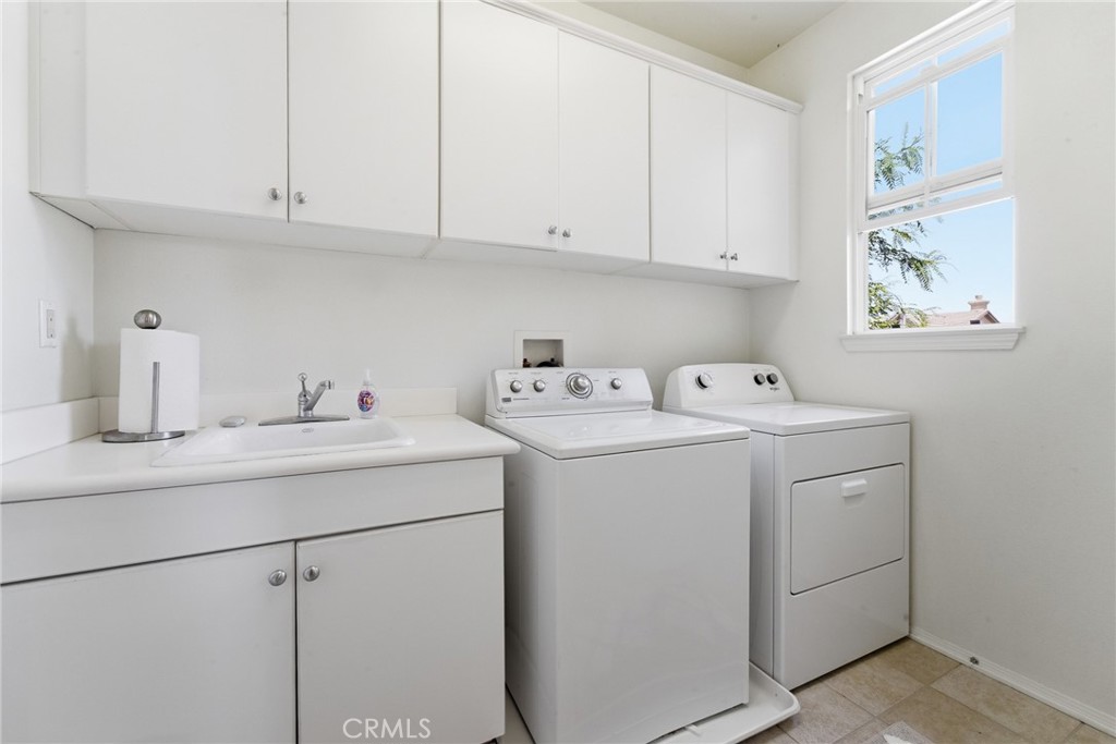 11515 Venezia Way Porter Ranch, CA 91326 - Photo 31 of 41 Laundry Room on 2nd level
