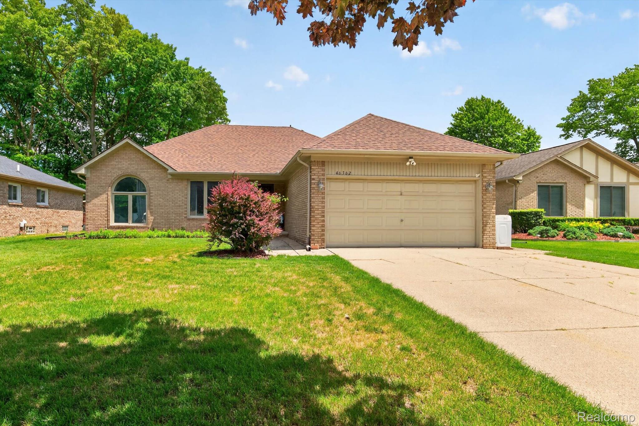 46362 Springhill Drive Utica, MI 48317 - Photo 3 of 59 Front house