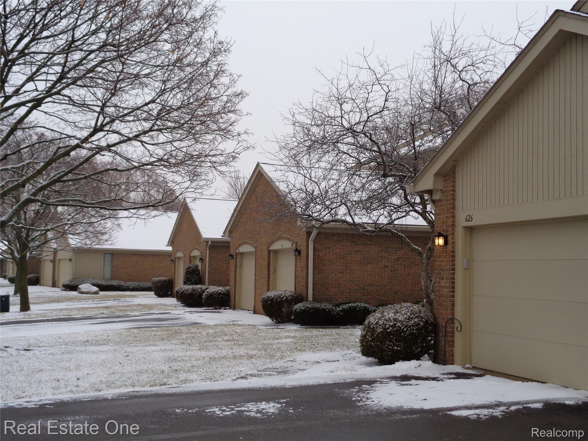 624 Tennyson, Unit 113 Rochester, MI 48307 - Photo 45 of 51 Street shot