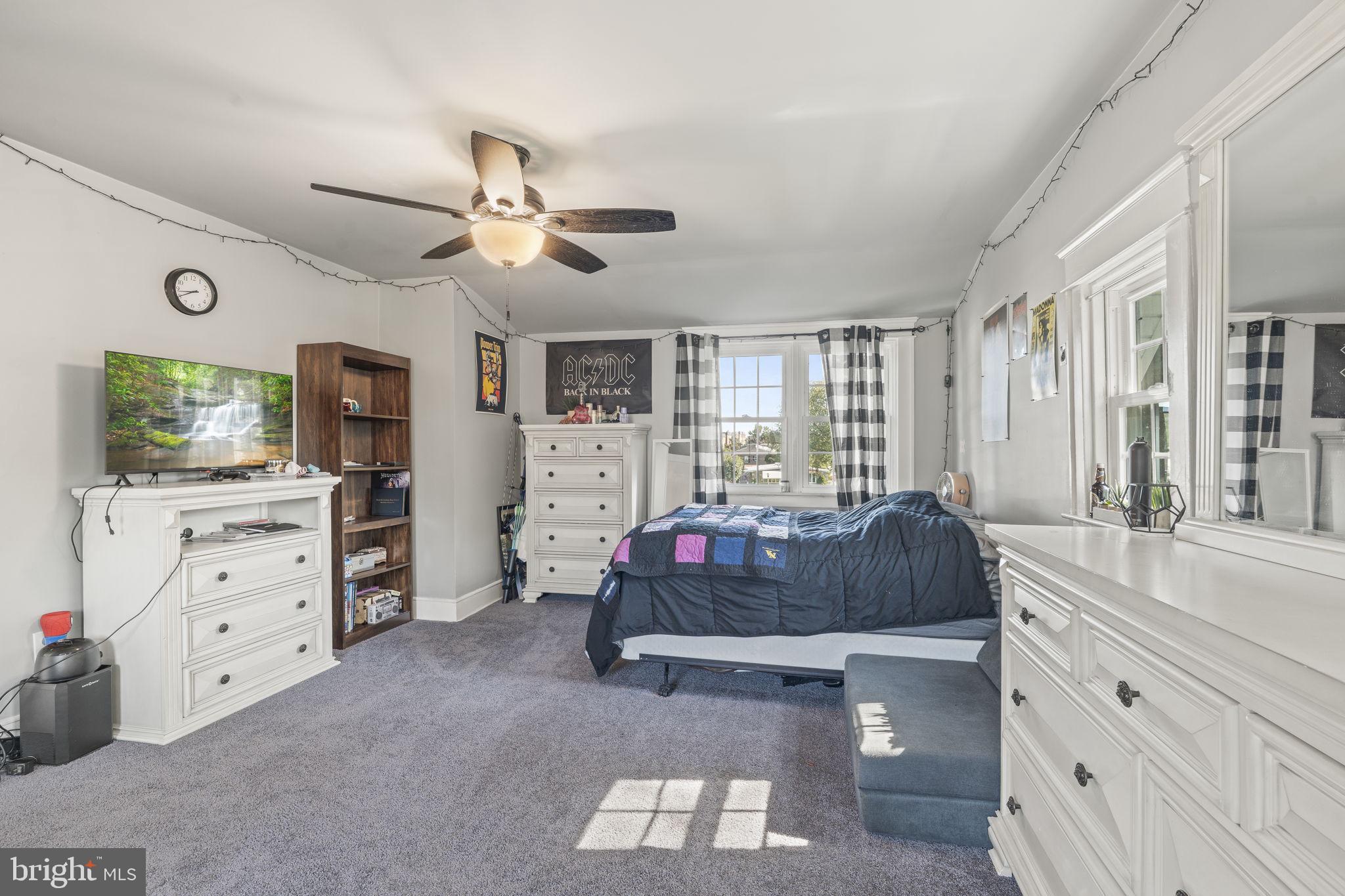 4161 Orchard Lane Philadelphia, PA 19154 - Photo 35 of 42 a living room with furniture and windows