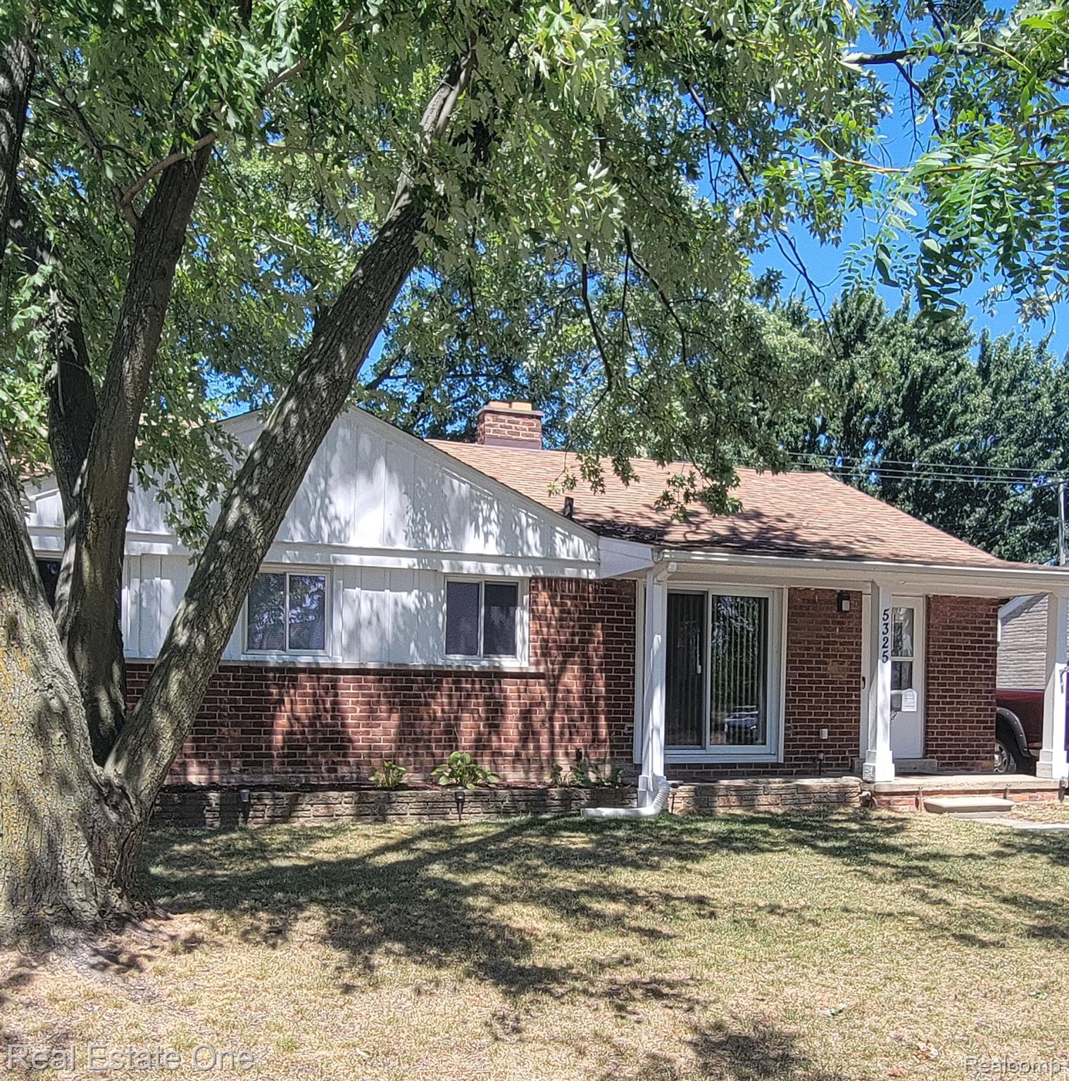 5325 East Thirteen Mile Road Warren, MI 48092 - Photo 2 of 23 Maintenance Free ranch Home