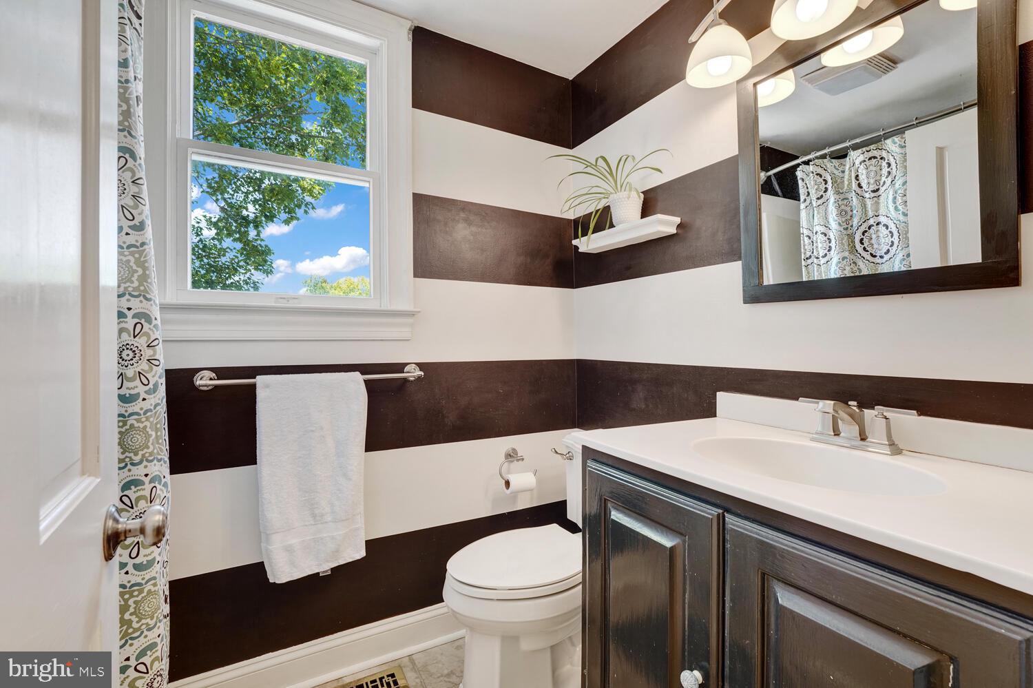 528 Richards Road Kennett Square, PA 19348 - Photo 24 of 34 Hall Bath