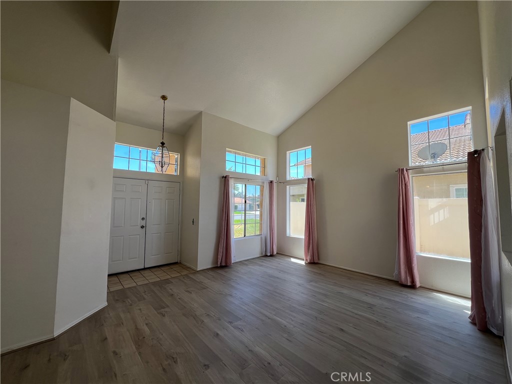 9251 Middlefield Drive Riverside, CA 92508 - Photo 5 of 45 Living room