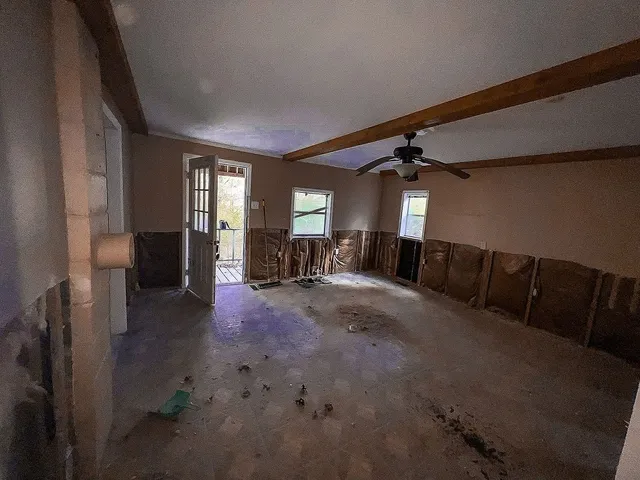 a view of a livingroom with furniture