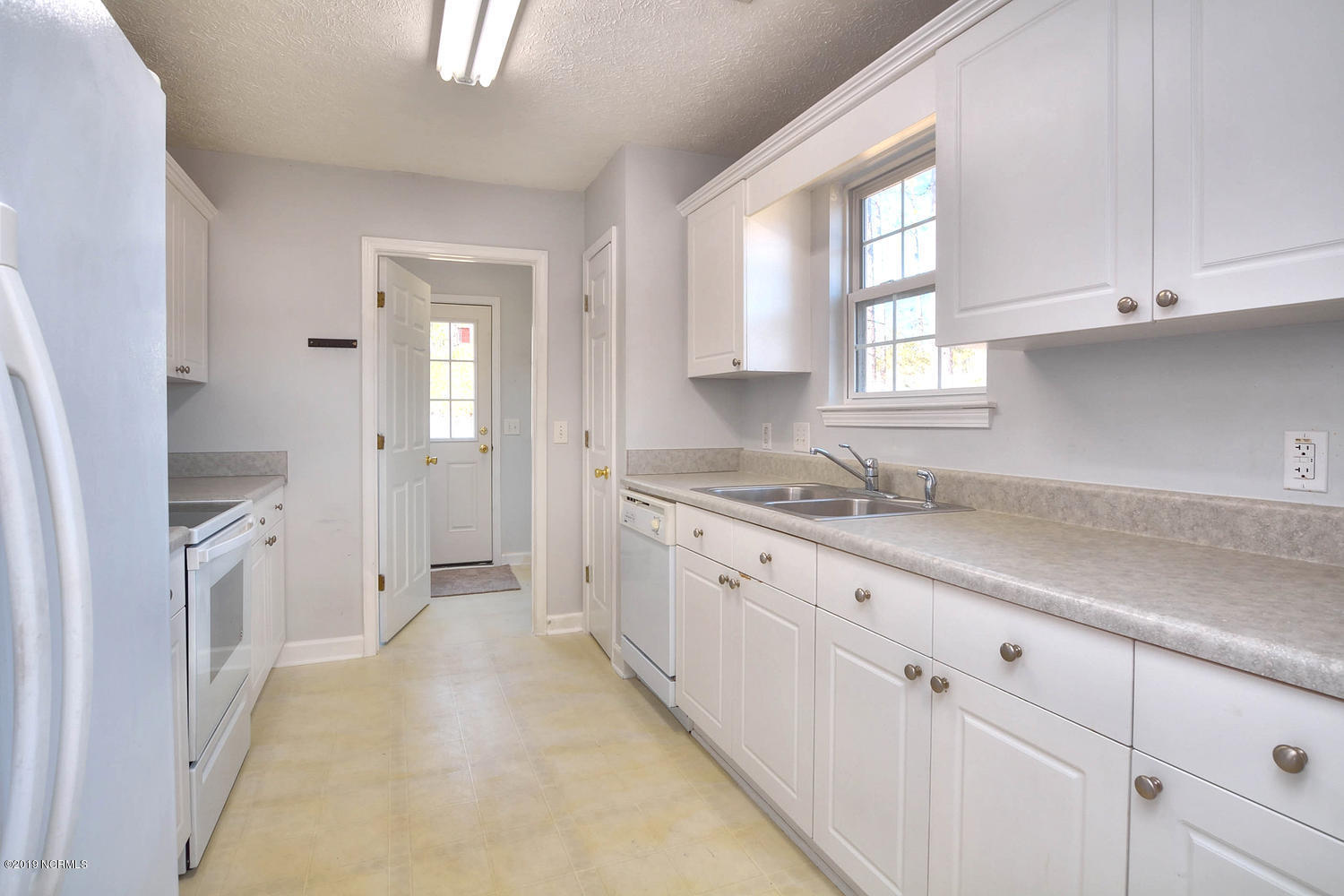 70 Greensboro Road Southport, NC 28461 - Photo 8 of 24 Kitchen with door to laundry room