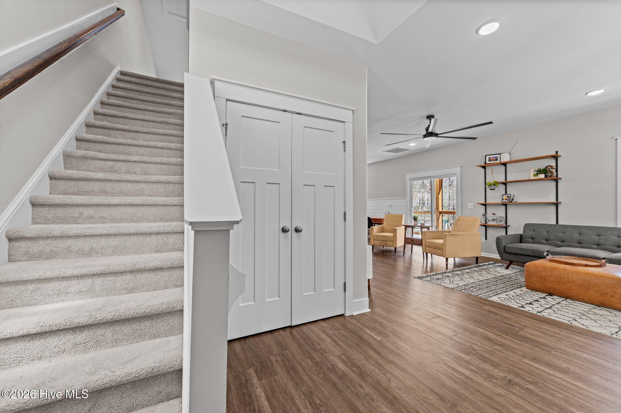 199 Yeats Creek Road Chocowinity, NC 27817 - Photo 20 of 46 Entry space looking towards living room.
