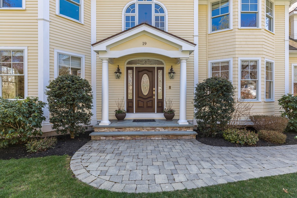 19 Douglas Road Lexington, MA 02420 - Photo 4 of 24
