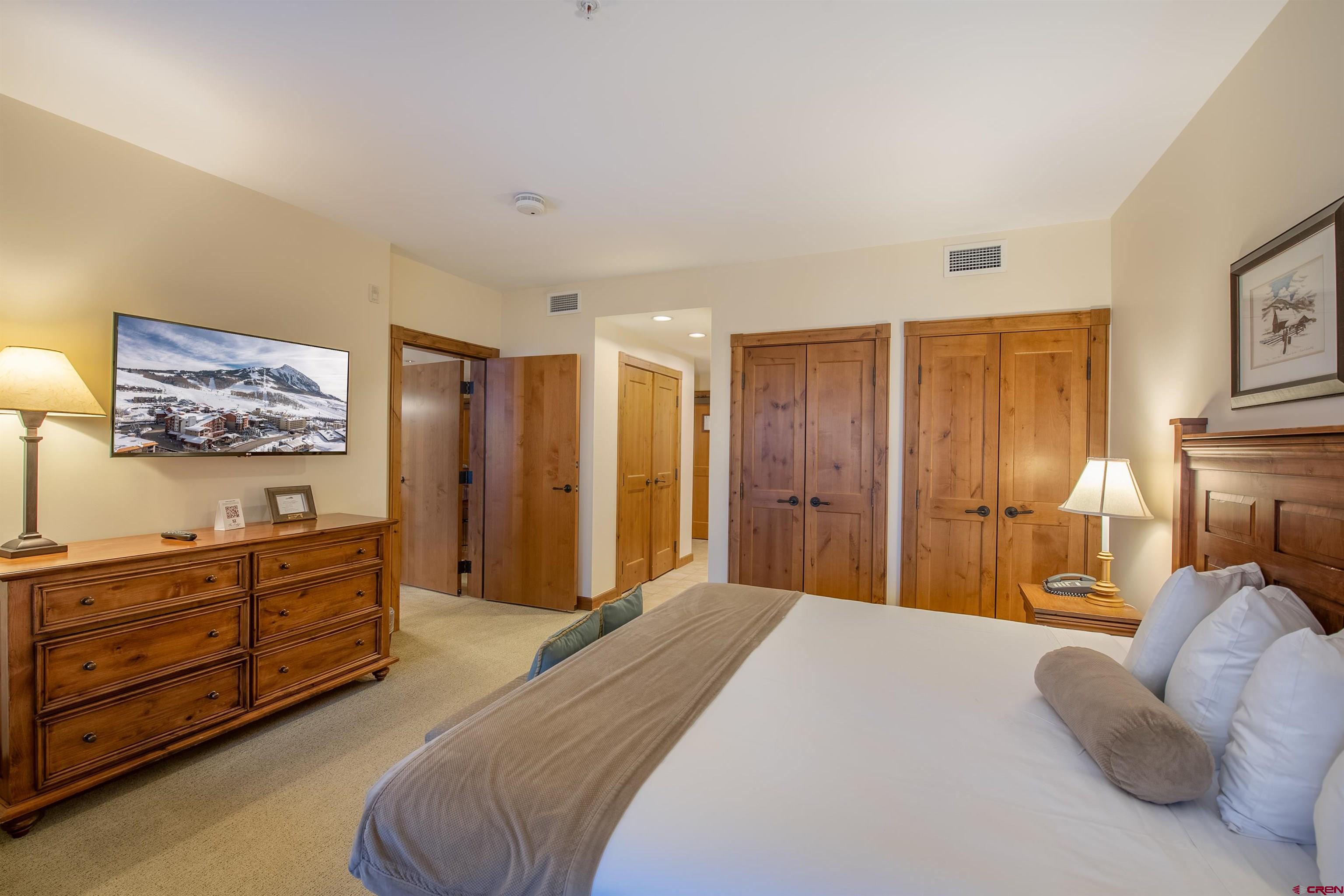 620 Gothic Road, Unit 504 Crested Butte, CO 81225 - Photo 12 of 33 a spacious bedroom with a bed and a couch