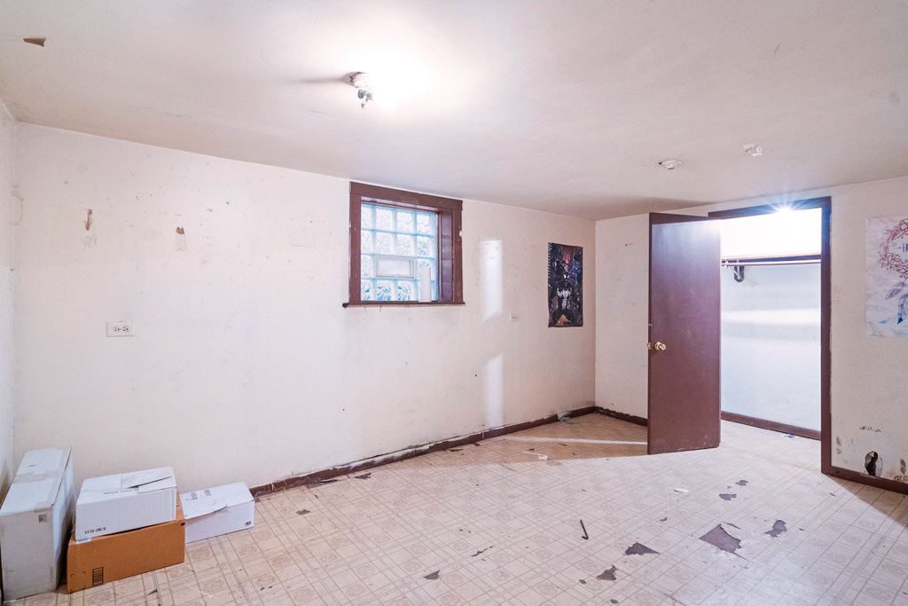 1627 North Long Avenue Chicago, IL 60639 - Photo 19 of 36 a view of an empty room