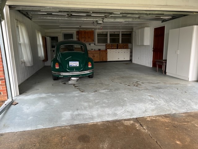 110 Meadow Ridge Drive Salem, SC 29676 - Photo 22 of 29 Garage (VW Beetle does not convey)