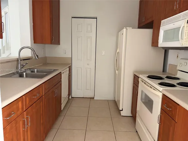 $2,500 | 2281 Northeast 42nd Avenue, Unit 2281, Homestead, FL 33033