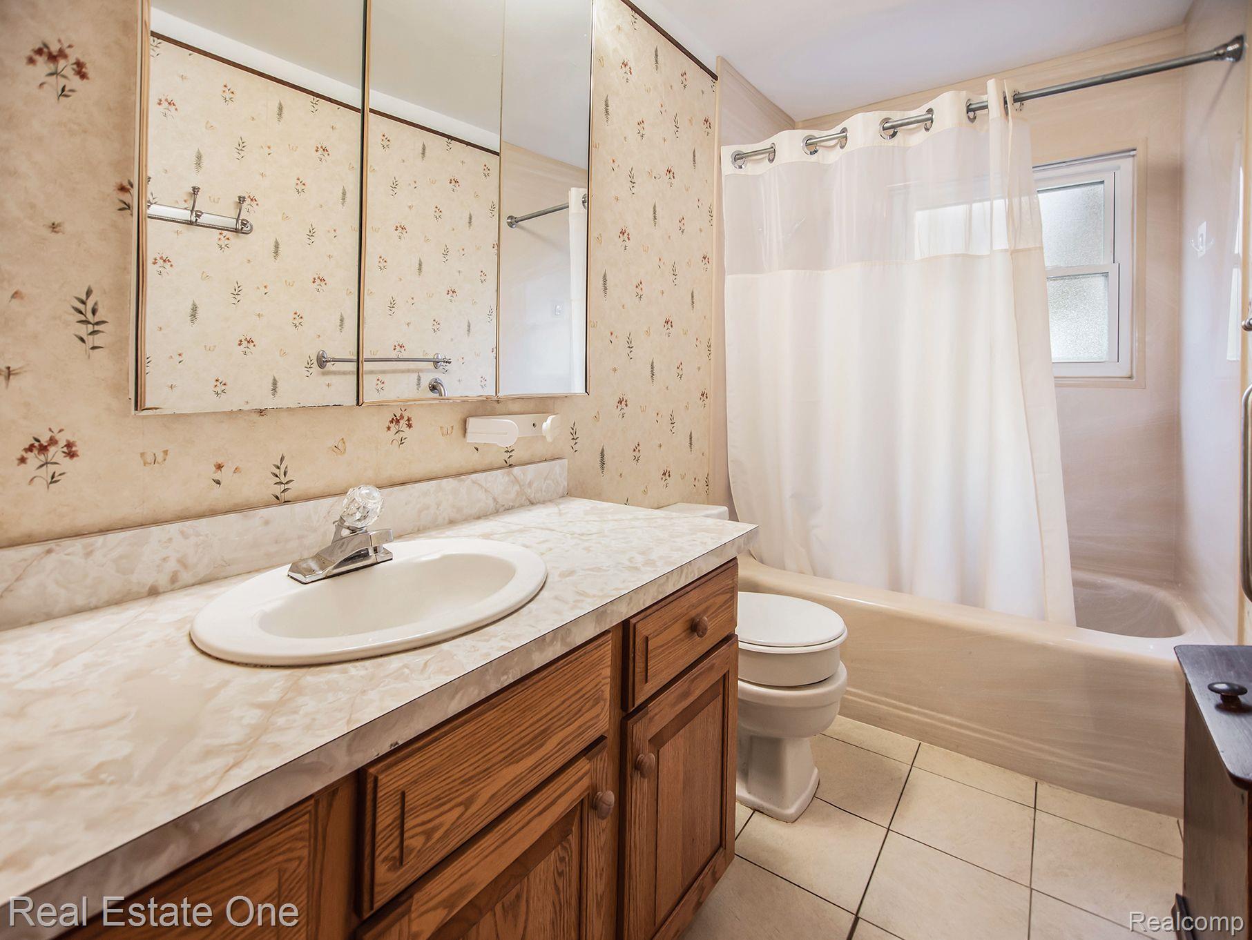 3364 Chalice Road Lake Orion, MI 48359 - Photo 16 of 31 Nice Countertop space in Bath