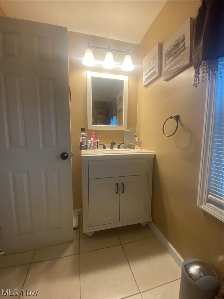 1500 Edgefield Road Lyndhurst, OH 44124 - Photo 14 of 24 Full Bathroom featuring tile flooring and vanity