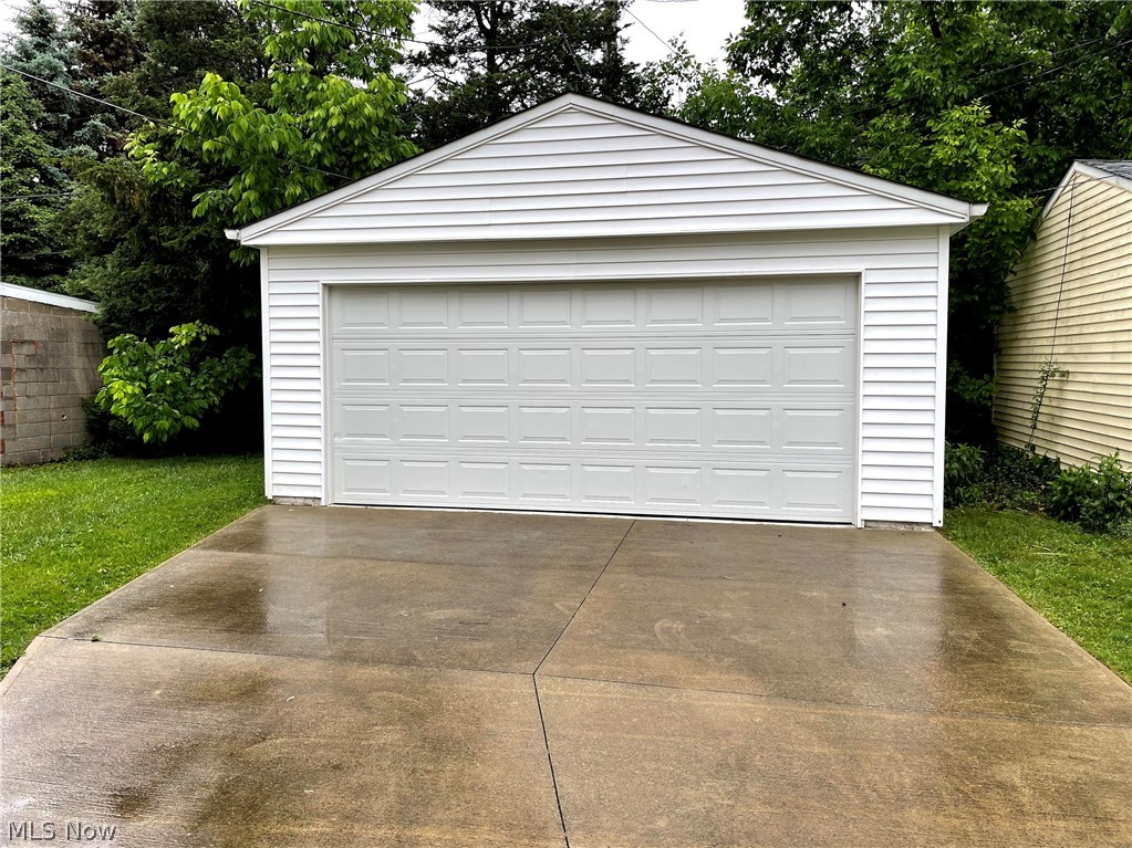 1011 Argonne Road Cleveland, OH 44121 - Photo 4 of 24