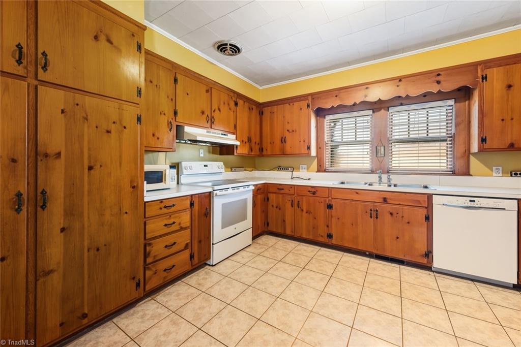 1146 Rogers Road Graham, NC 27253 - Photo 35 of 46 Kitchen