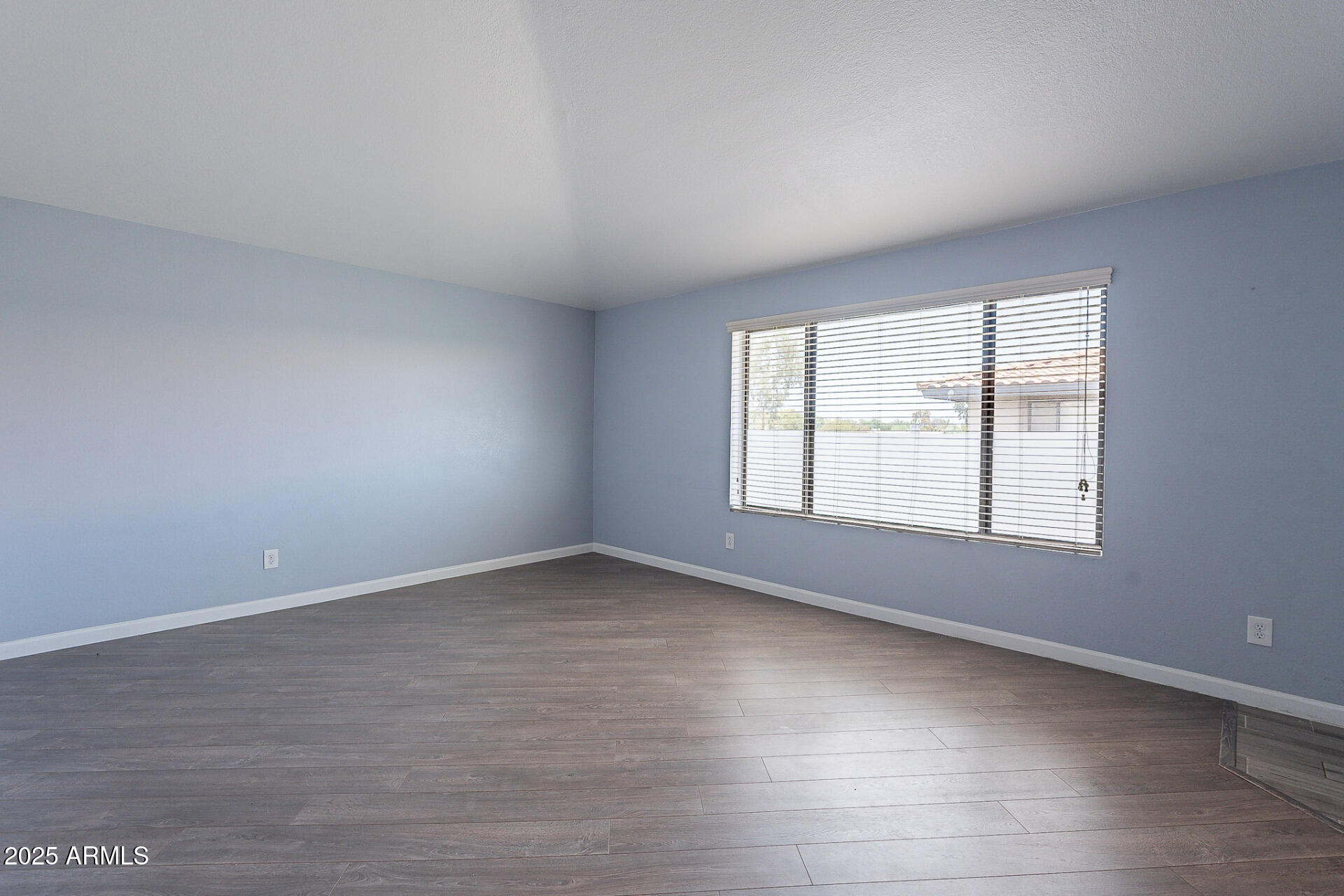 1402 East Guadalupe Road, Unit 207 Tempe, AZ 85283 - Photo 12 of 33 an empty room with a window