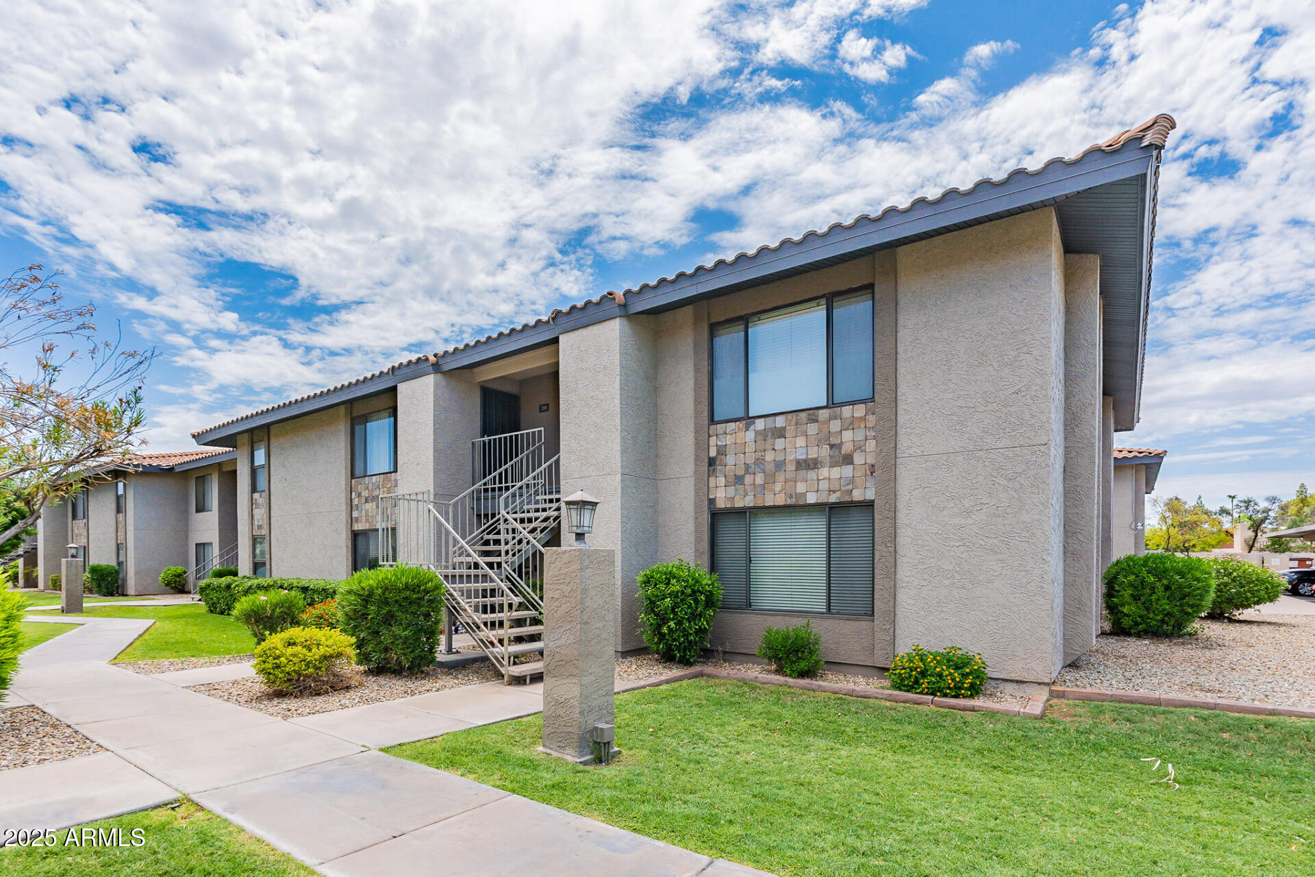 1402 East Guadalupe Road, Unit 207 Tempe, AZ 85283 - Photo 2 of 33 a front view of a house with a garden and plants