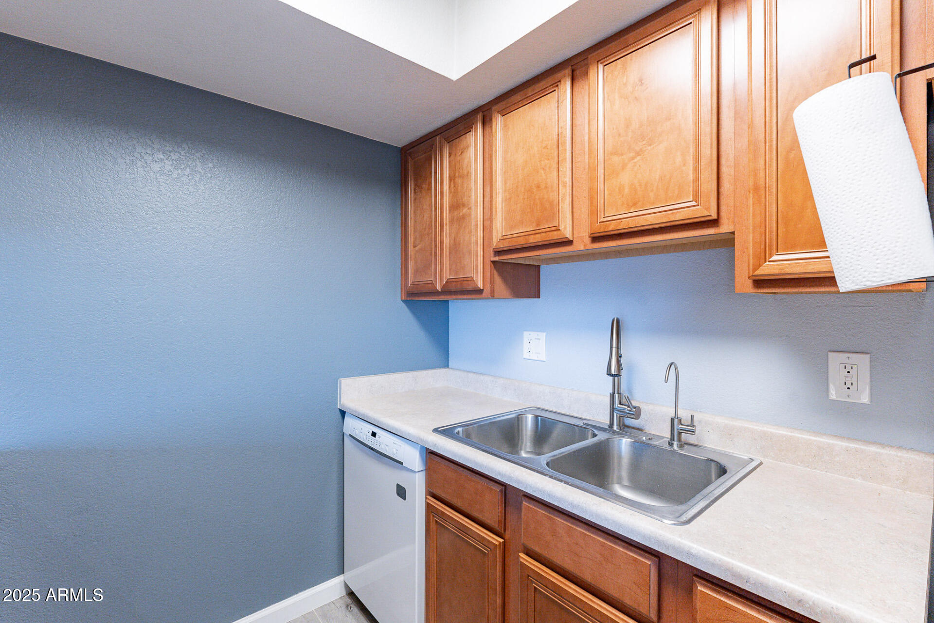 1402 East Guadalupe Road, Unit 207 Tempe, AZ 85283 - Photo 5 of 33 a kitchen with a sink cabinets and a window