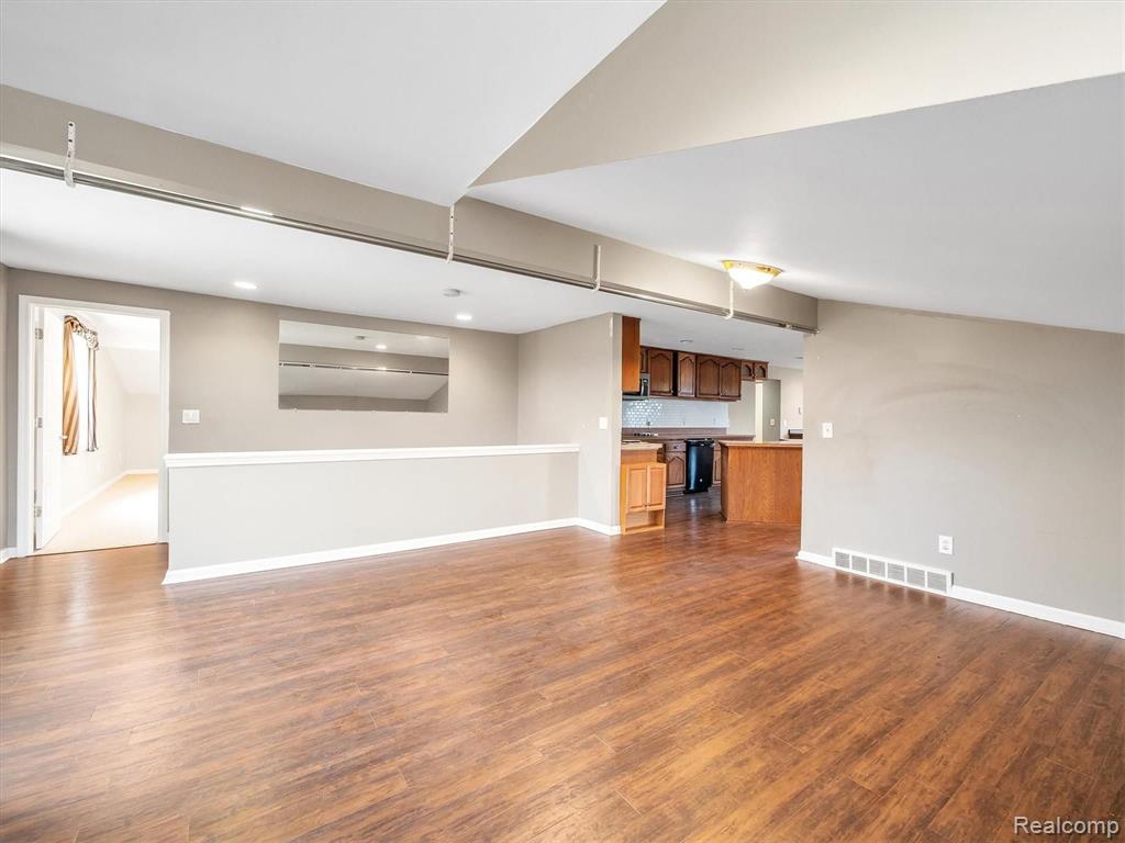 6211 36 Mile Road Romeo, MI 48065 - Photo 4 of 51