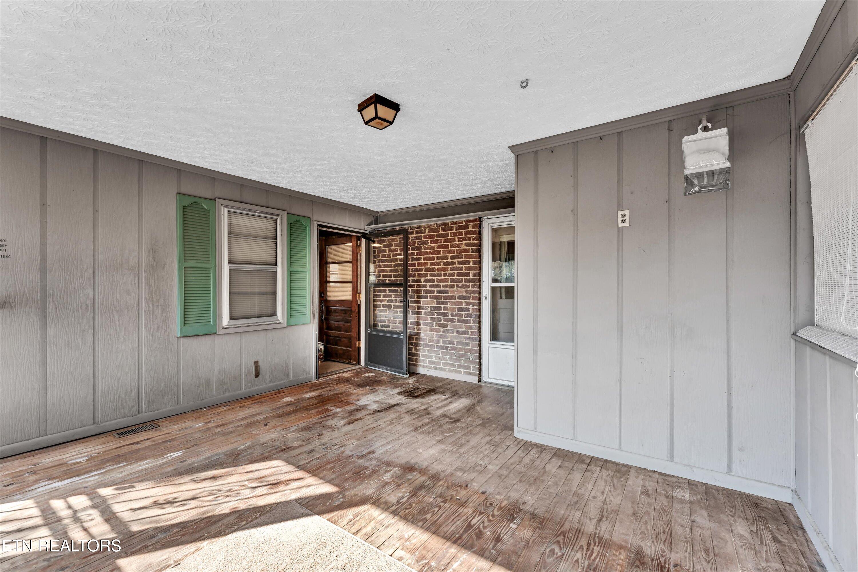 7700 Beaver Ridge Road Knoxville, TN 37931 - Photo 5 of 32 Sunroom